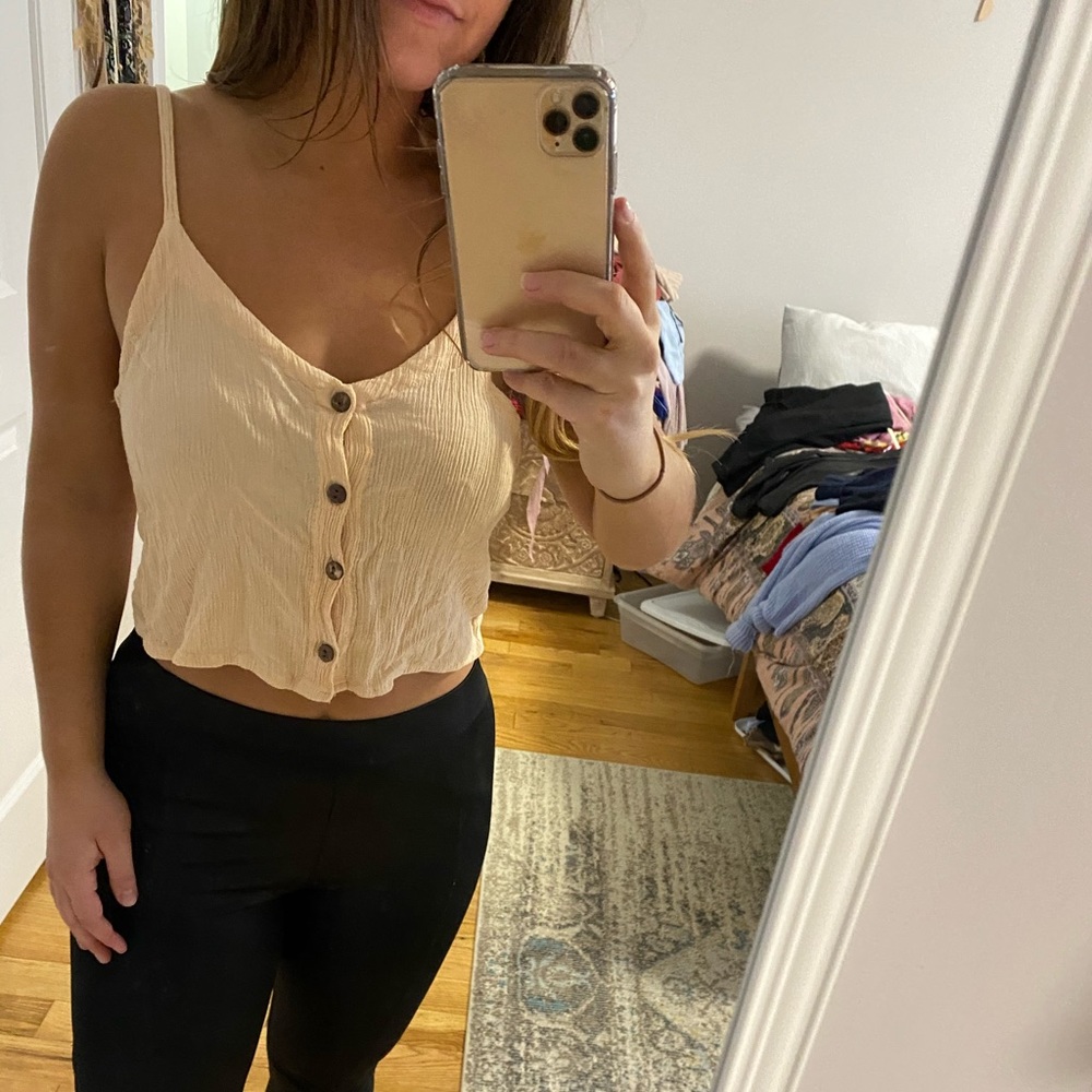 Perfect peachy buttoned crop top!